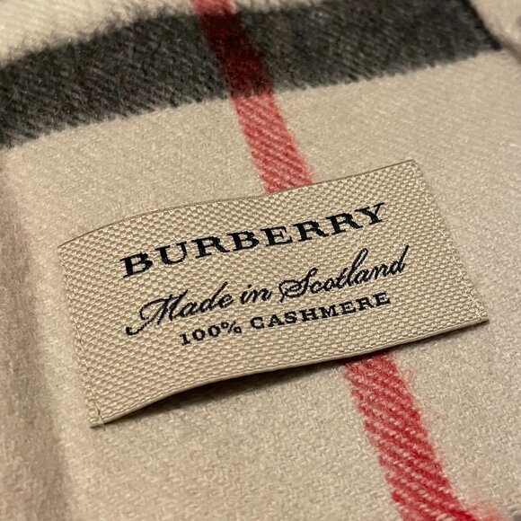 Burberry 100% Cashmere Scarf Made in Scotland - Picture 4 of 6